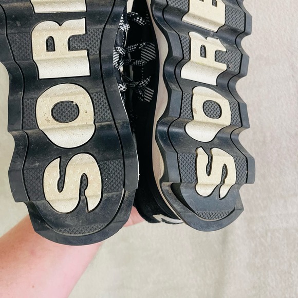 SOREL Kinetc Lace Sneaker Women 8 Black White Trainer Athletic Lace Up Shoes - Picture 9 of 10